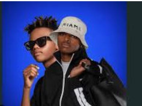 TNK MusiQ & Seun1401 – Izandla Phezulu Ft. Bontle Smith, Woza Sjax, Stompiiey & Debow